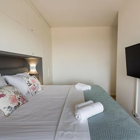 Karlo * Τρογκίρ